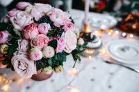 Kaboompics - Pink Rose Centerpiece on a White Christmas Table