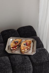 Kaboompics - French Toast Breakfast on a Dark Sofa