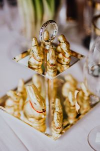 Kaboompics - Golden Bunnies on the Tray