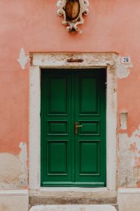 Kaboompics - Pastel Pink Building with Green Door and Ornate Stone Detail, Rovinj