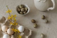 Kaboompics - Neutral Easter Table Still Life with Eggs and Flowers
