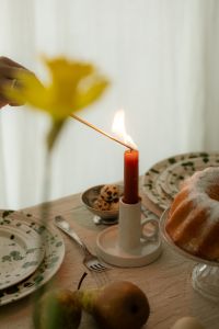 Kaboompics - Easter Table with Red Candle and Bundt Cake