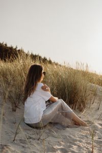 Kaboompics - White Shirt and Satin Skirt Beach Fashion Detail