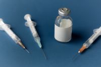 Kaboompics - Medical Vial and Syringes on Blue Background