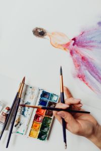 Kaboompics - A woman paints with watercolors