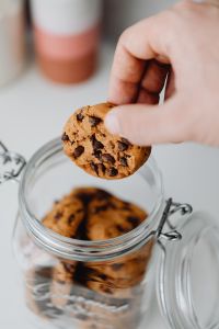 Kaboompics - Chocolate chip cookies in a jar