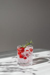 Kaboompics - Raspberry Soda With Ice And Rosemary