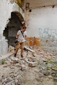 Kaboompics - Photographer holding a DSLR camera