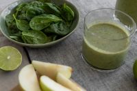 Kaboompics - Spinach Bowl and Green Smoothie with Fresh Fruit
