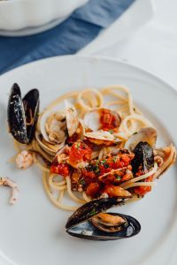Kaboompics - Overhead Shellfish Spaghetti with Tomato, Mussels and Clams