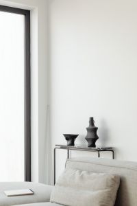 Kaboompics - Minimal Marble Console With Black Vase And Mirror
