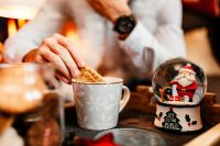 Kaboompics - Drinking coffee with milk and cookies in a holiday mood