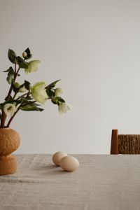 Kaboompics - Easter Delights - Spring Flowers and Minimalist Tableware