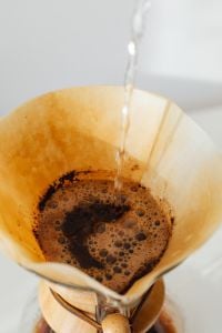 Kaboompics - Coffee brewed in a Chemex and peanut butter sandwiches for breakfast