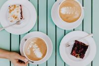 Kaboompics - Drinking coffee and eating cake in a cafeteria