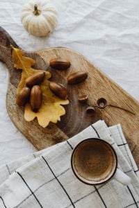 Kaboompics - Autumn Coffee with Acorns and Oak Leaves on a Wooden Board