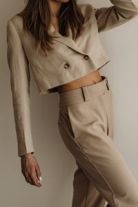 Kaboompics - Cropped Beige Blazer and Tailored Trousers Outfit