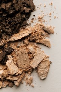Kaboompics - Crushed Brown Eyeshadow and Bronzer Powder