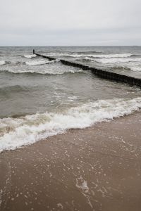 Kaboompics - Wooden Sea Groyne with Waves
