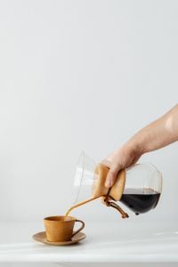 Kaboompics - Coffee brewed in a Chemex and peanut butter sandwiches for breakfast