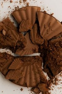 Kaboompics - Cracked Brown Pressed Powder Compact