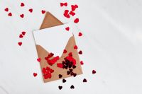 Kaboompics - Postcard- Copy Space - Confetti