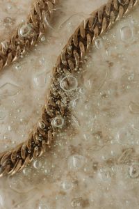 Kaboompics - Gold Chain Texture Macro with Water Droplets