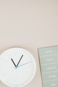 Kaboompics - Minimal Clock with a Sage Green Weekly Planner