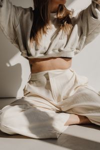 Kaboompics - Neutral Monochrome Outfit with Cropped Sweatshirt