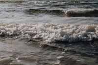 Kaboompics - Dark Breaking Wave with Silver Foam, Moody Ocean Background