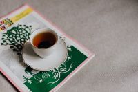 Kaboompics - Cup of tea and newspaper