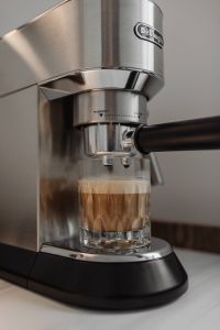 Kaboompics - Freshly Brewed Layered Coffee in a Faceted Glass