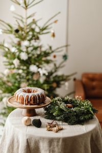 Kaboompics - Festive Table with Bundt Cake Christmas Tree and Wreath