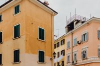 Kaboompics - Colorful Mediterranean Houses with Green Shutters in Rovinj, Croatia