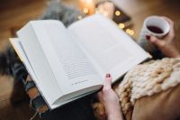 Kaboompics - Woman drinking tea and reading book