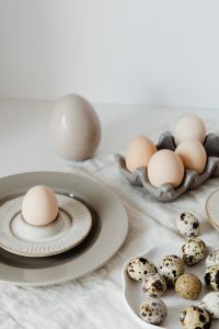 Kaboompics - Beige Easter table setting - quail eggs - neutral colors - natural eggs