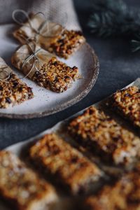 A Healthy Granola & Peanut Snack Bar