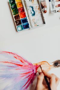 Kaboompics - A woman paints with watercolors