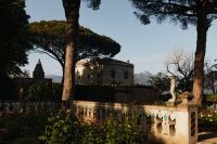 Kaboompics - Villa Cimbrone Garden Courtyard with Statue and Historic Facade