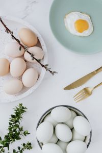 Kaboompics - Easter flat lay with green eggs and fried egg on a plate