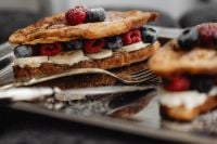 Kaboompics - Berry Banana French Toast on a Reflective Tray