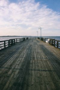 Kaboompics - Big wooden pier by the lake