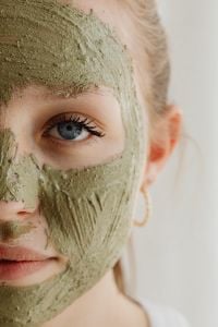 Kaboompics - Extreme Close-Up of Green Clay Mask Covering Half the Face