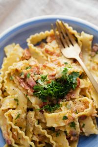 Kaboompics - Creamy Italian Carbonara with Bacon and Herbs, Tight Crop