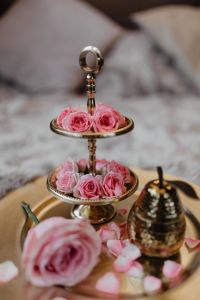 Kaboompics - A tray of pink roses