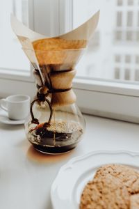 Kaboompics - Brewing third wave coffee with Chemex