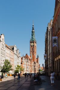 Kaboompics - Gdańsk Poland Long Market Pedestrians and Historic Town Hall Clock Tower