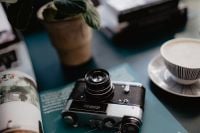 Kaboompics - Old analog camera and photography book
