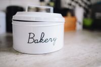 Kaboompics - Cookie tin box