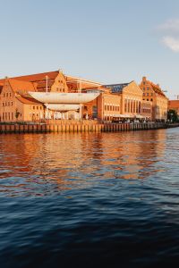 Kaboompics - Vertical Gdańsk Motława Waterfront View with Historic Brick Building and Moored Boats